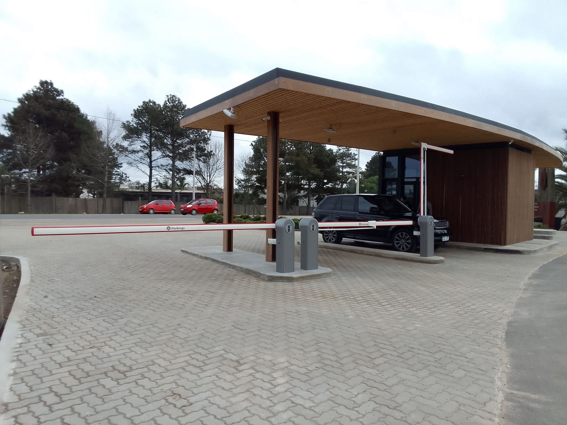 Registro fotográfico #3 de Radares de velocidad iParkings para barrios y predios privados