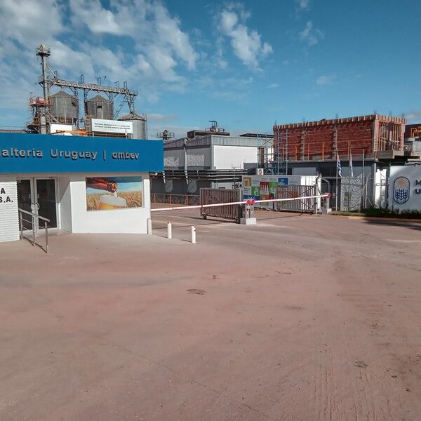 Fábricas Nacionales de Cerveza (Ambev) - Control de acceso iParkings