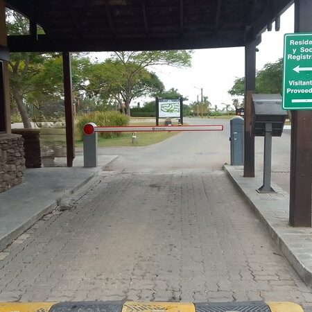 Barrio Privado Lomas de Carrasco - Control de acceso iParkings
