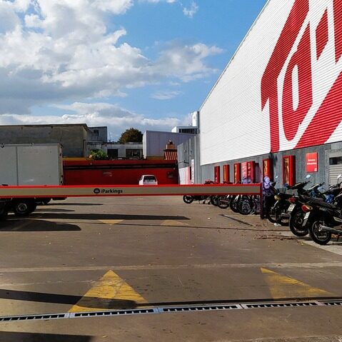 Supermercado Tata 132 - Control de acceso iParkings