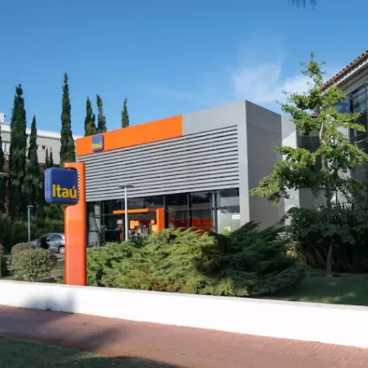 Banco Itaú Sucursal Carrasco - Control de acceso iParkings