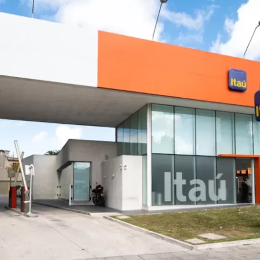 Banco Itaú Sucursal Avenida Italia - Control de acceso iParkings