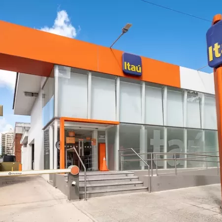 Banco Itaú Sucursal Buceo - Control de acceso iParkings
