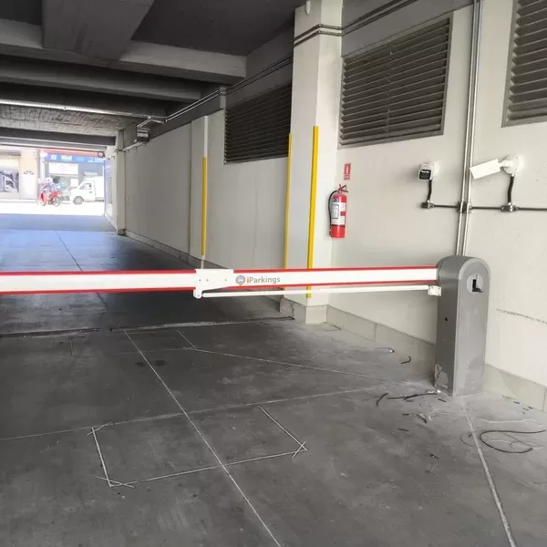 Supermercado Tienda Inglesa Garibaldi - Control de acceso iParkings