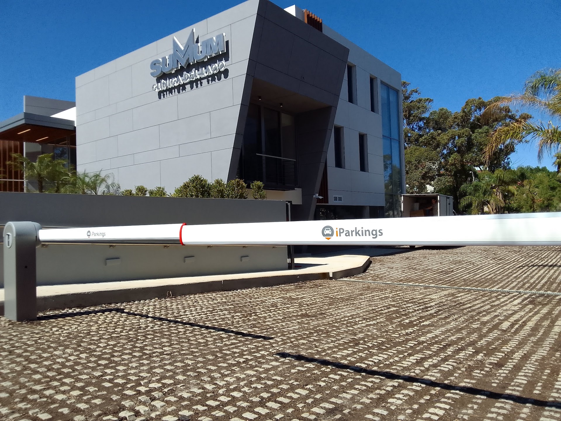 Summum Medicina Privada - Control de acceso iParkings