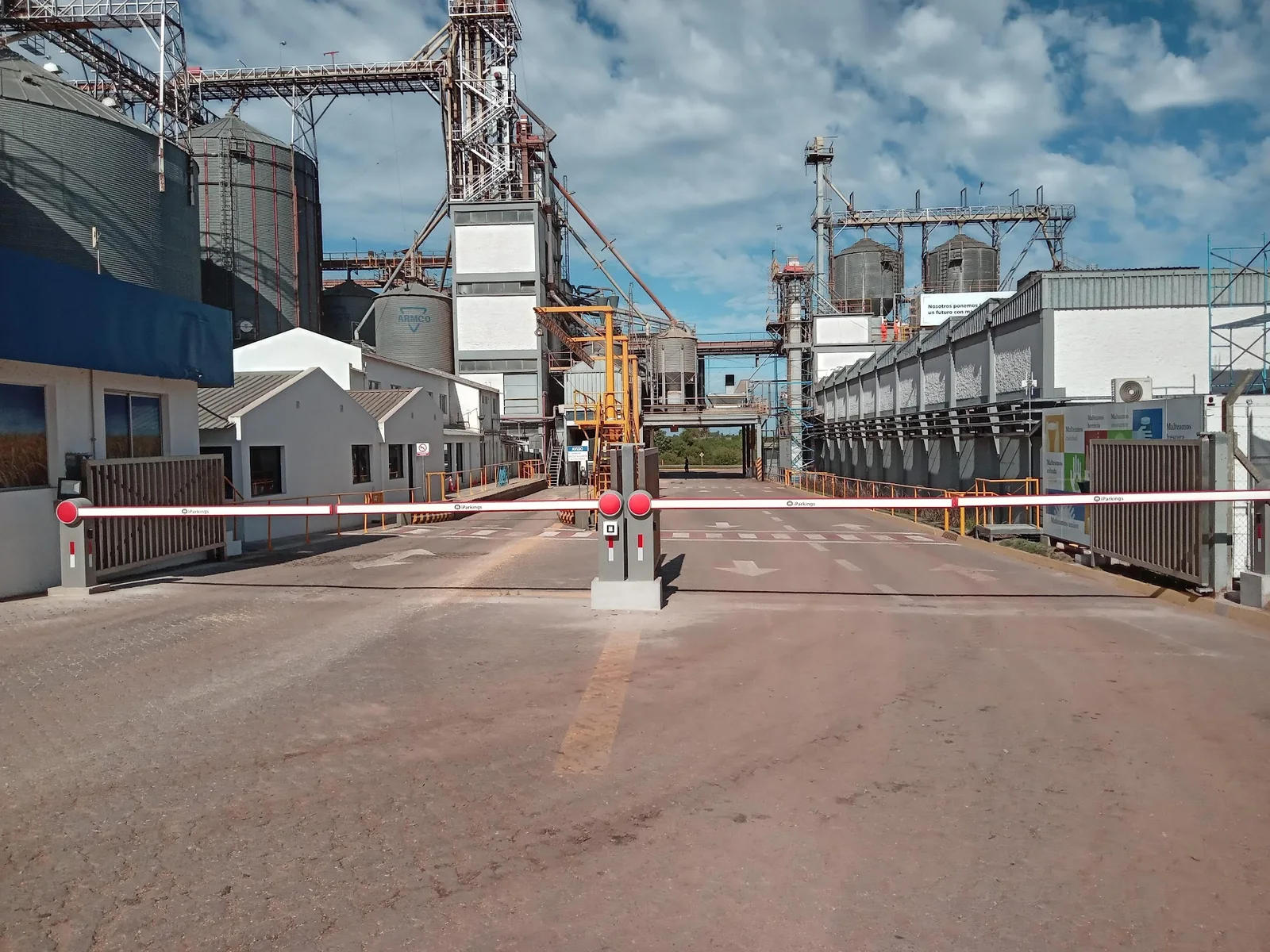 Barreras automáticas de uso intensivo en planta de Maltería Uruguay