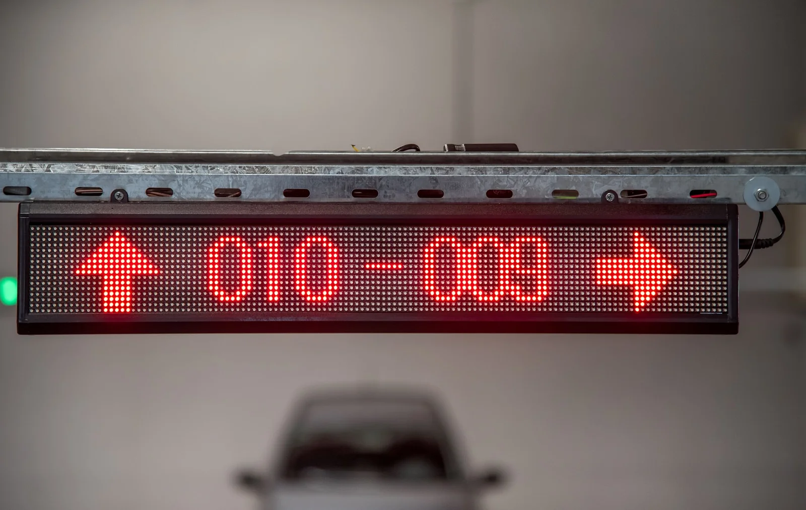 Cartelería LED dinámica de disponibilidad en tiempo real