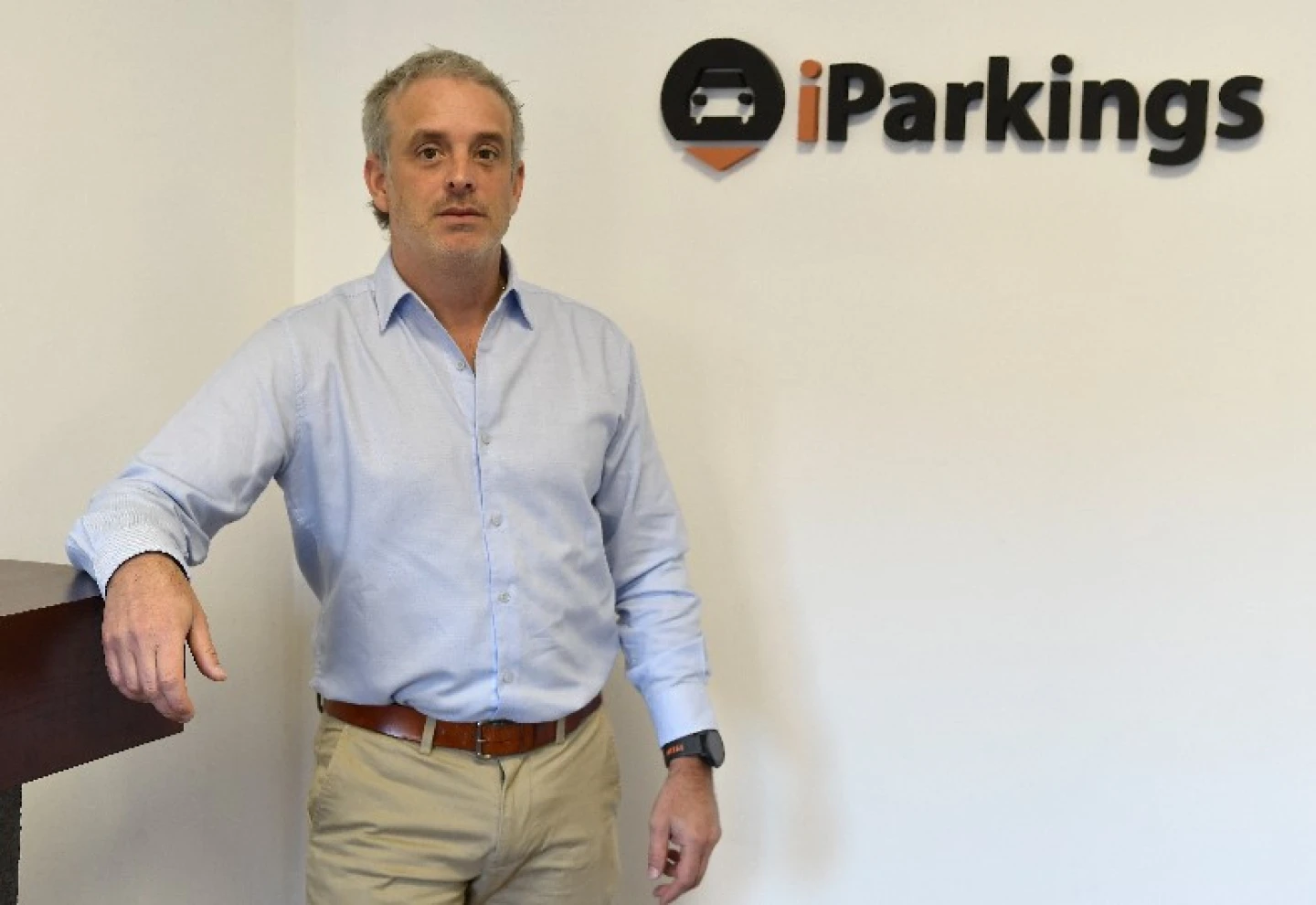iParkings en El País: Cómo transformamos el estacionamiento en una experiencia inteligente