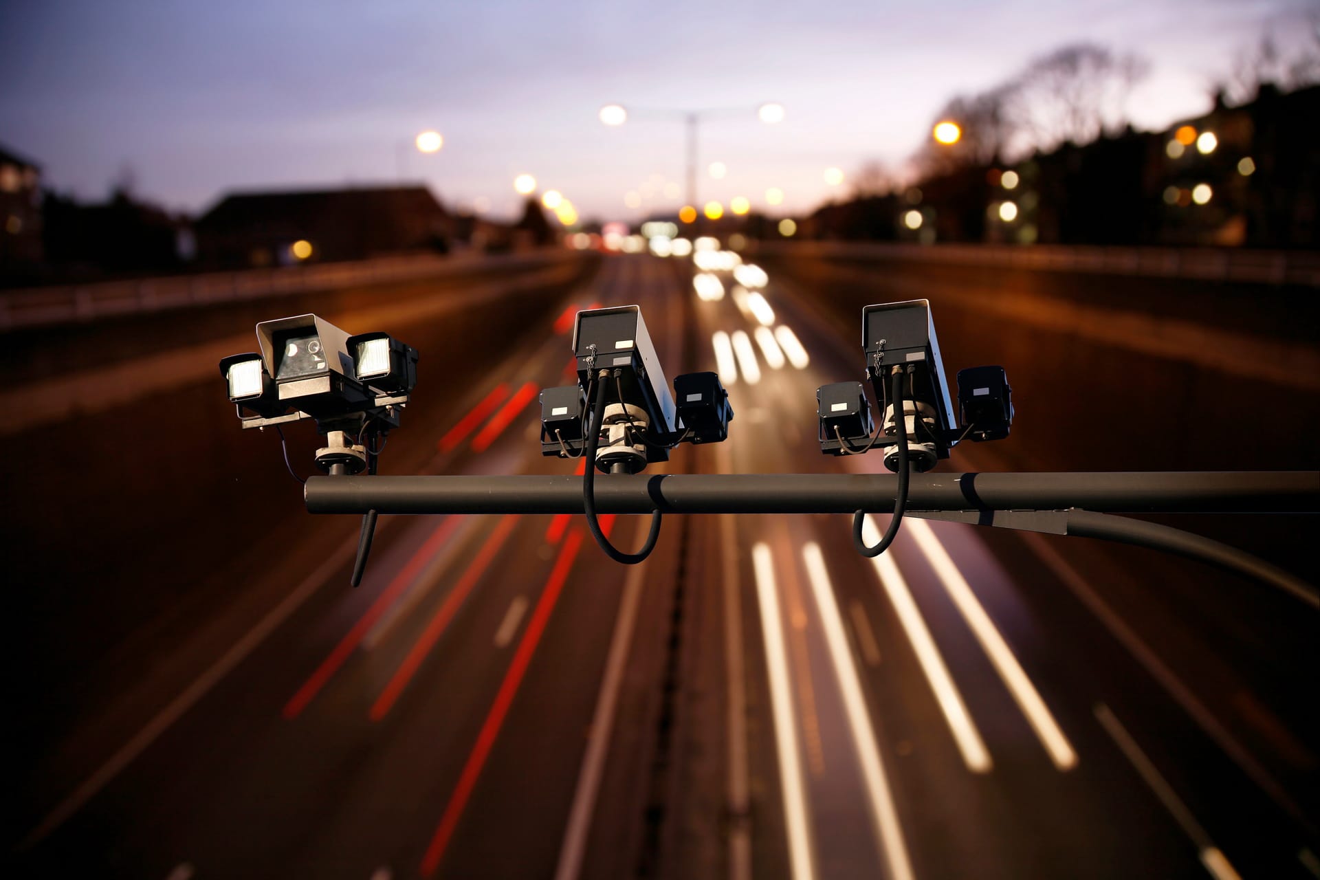 Radares puntuales vs. control de velocidad promedio: ¿cuál es más efectivo?