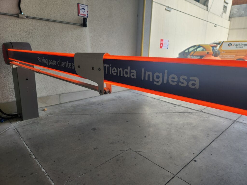 Tienda Inglesa e iParkings: Innovación y eficiencia en el acceso vehicular