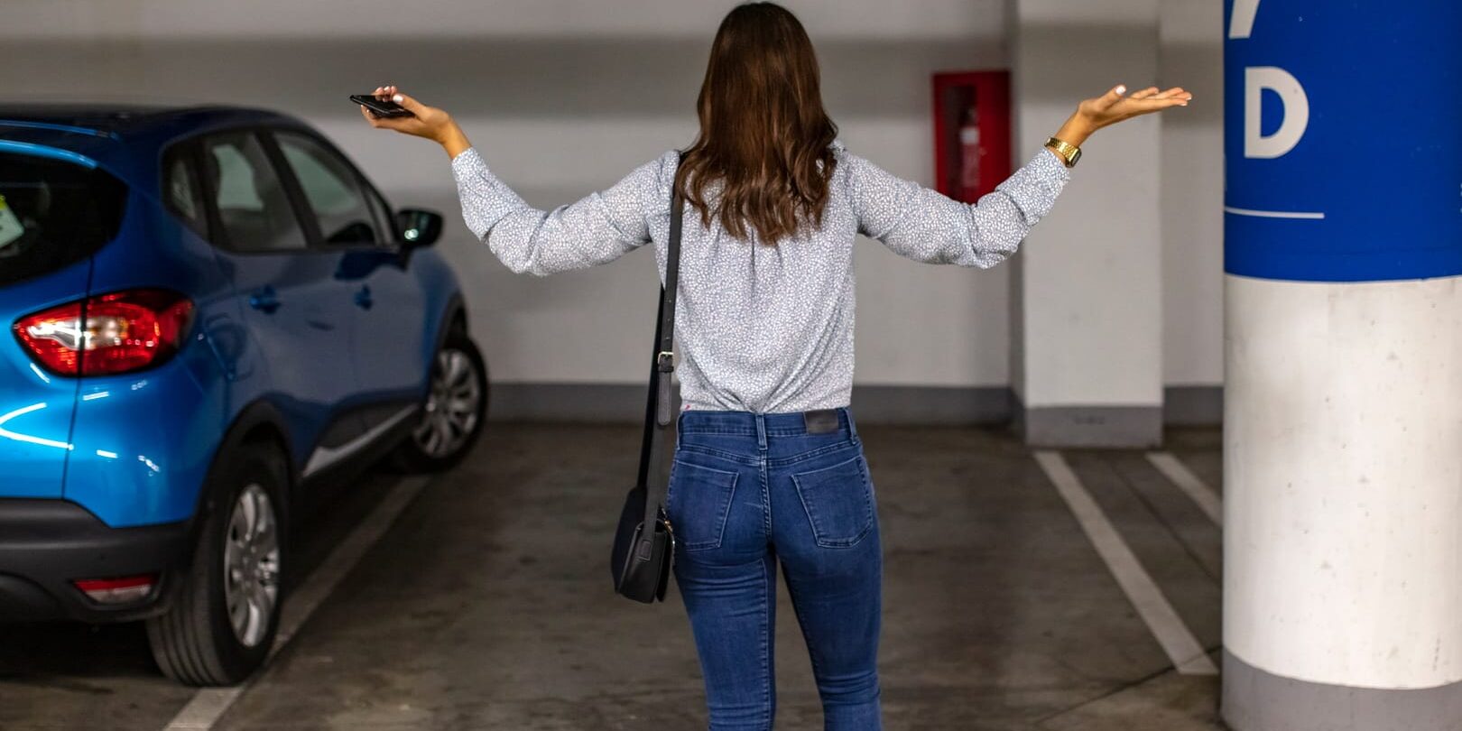 5 Errores Comunes en la Gestión de Estacionamientos (y cómo evitarlos) Cliente tiene una mala experiencia en el estacionamiento