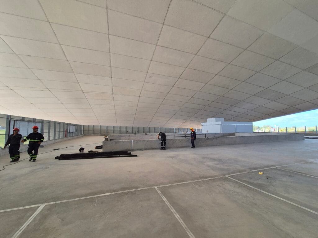 iParkings optimiza el acceso, evita el uso indebido del estacionamiento y brinda datos clave para la gestión en centros comerciales y supermercados.