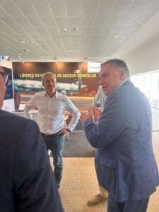 Presidente de la República Oriental del Uruguay visitando el stand de iParkings y conversando junto con Nicolás Pereira director de iParkings